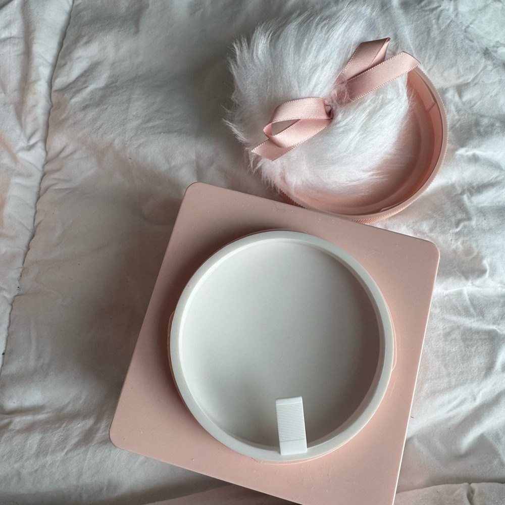 Pink Bath Powder - Picture 9 of 10